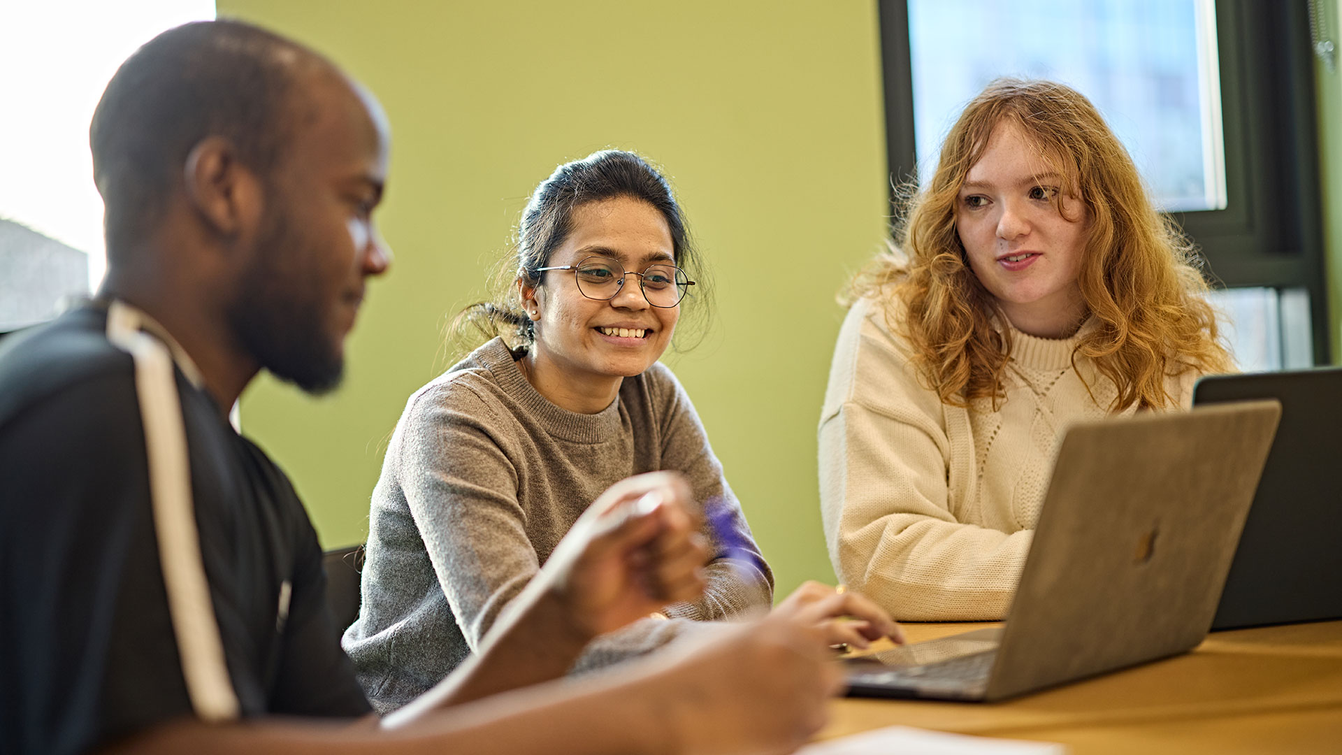 Students working together in the meeting room.