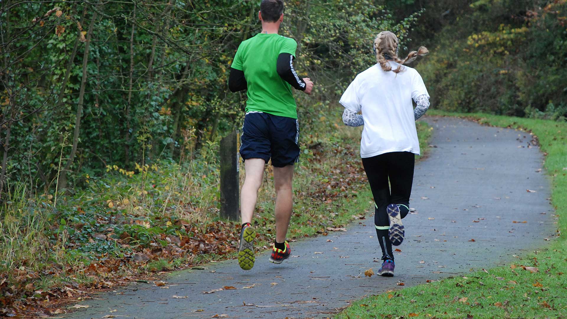 2 people running
