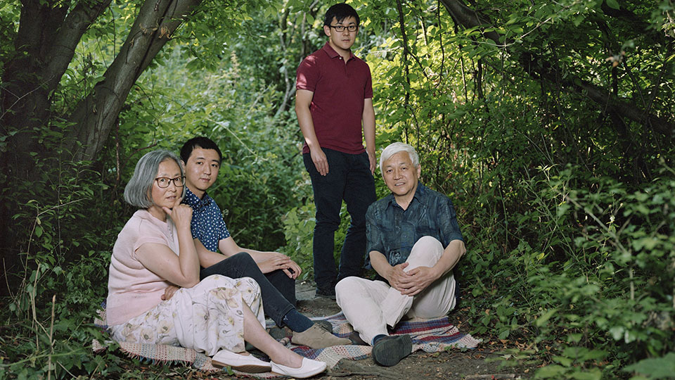 Teng family recreate Le Déjeuner sur l'herbe