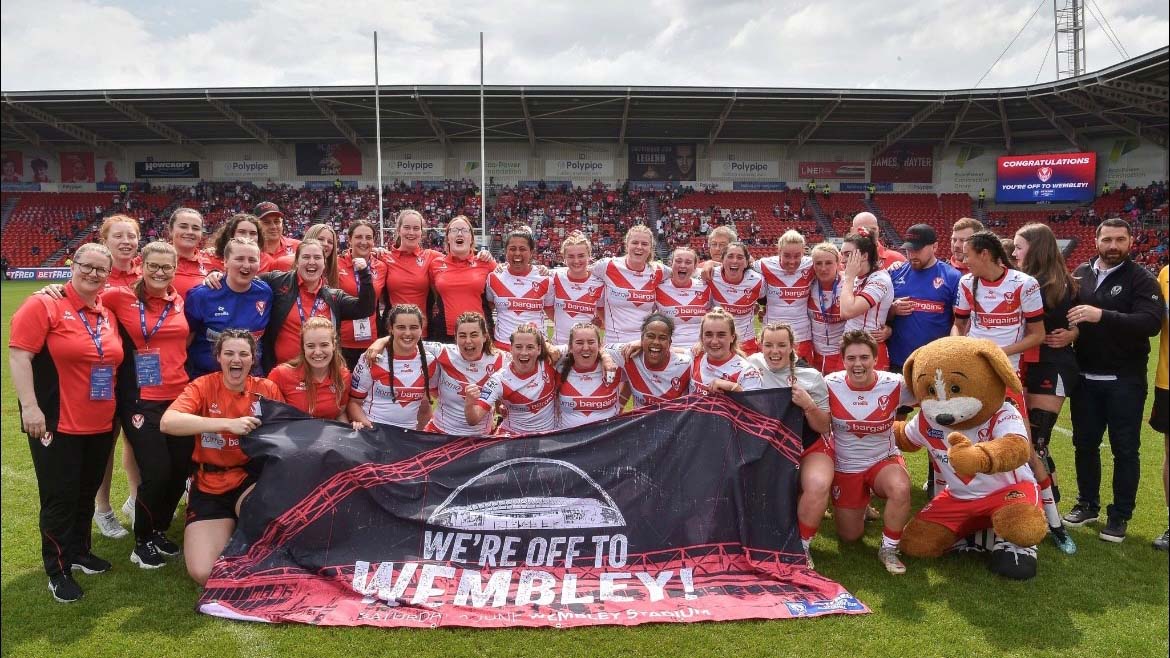 The Saint Helens team with a banner saying they are going to Wembley