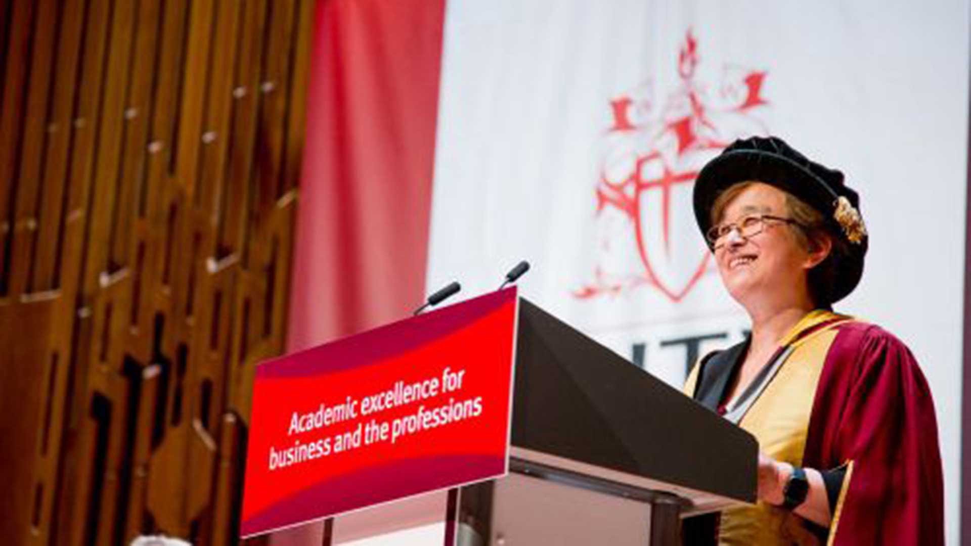 Prof Dame Jane Jiang receives honorary award