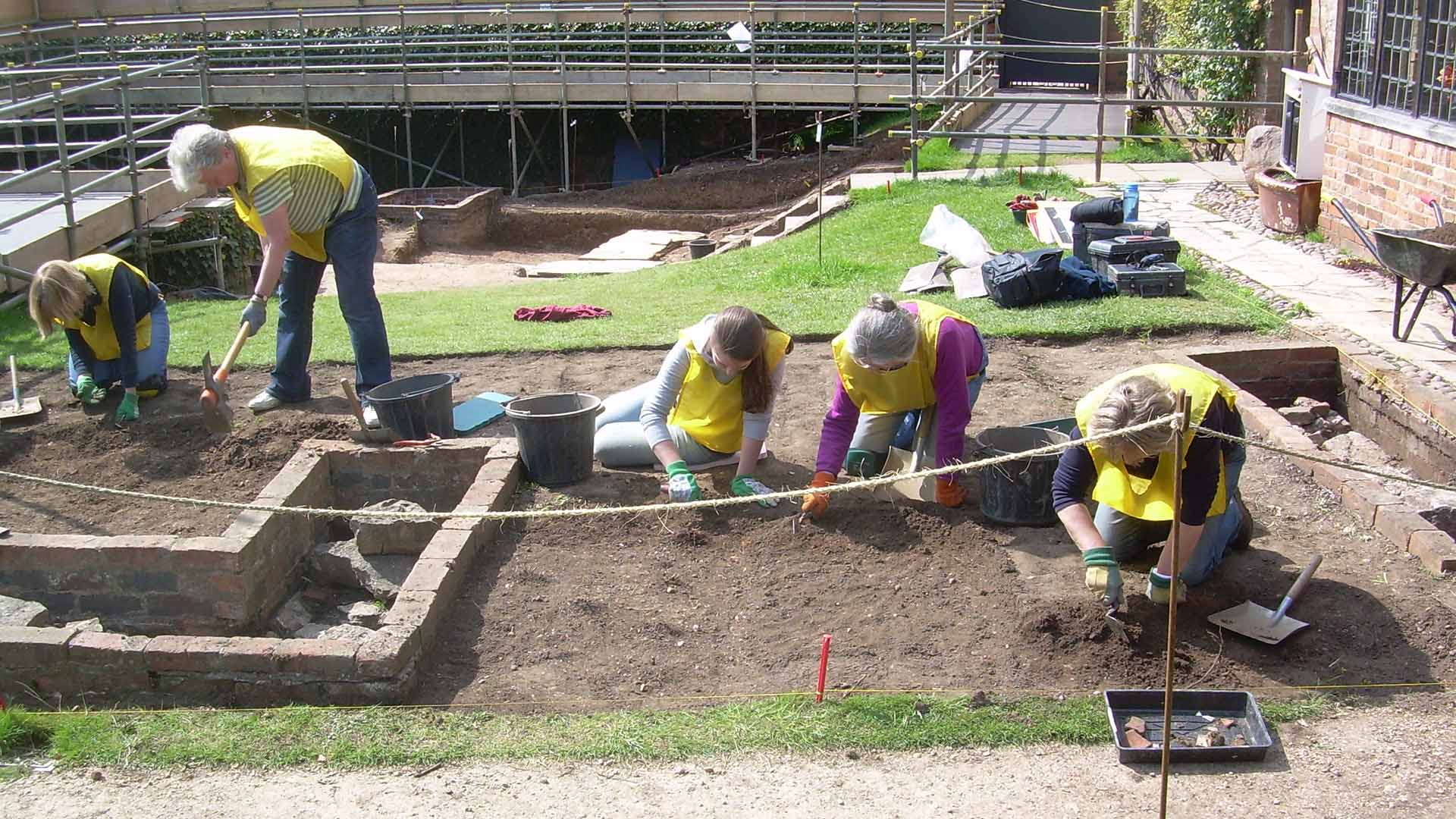 Community excavations at New Place